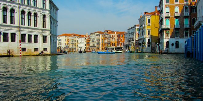 Venezia in barca